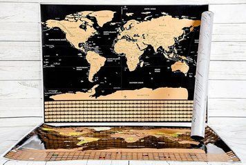 Dekoracyjna mapa zdrapka świata w tubie z flagami i detalami geograficznym